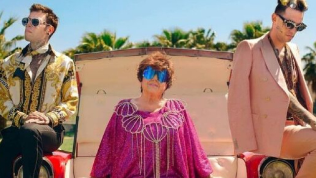 Fedez, le drag queen svelano un retroscena sulle riprese.