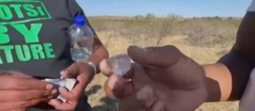 Fortune seekers rush to South Africa in search of diamonds (Image source: CBS News/YouTube)