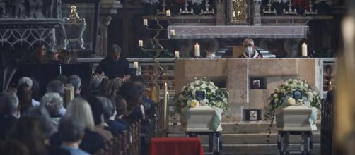 Bolzano, Benno Neumair, celebrati i funerali dei genitori: 'Due bare e molte domande'.