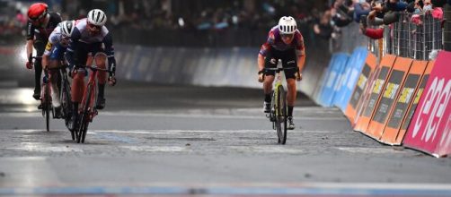 Ciclismo, brutta caduta per Jacopo Mosca ai campionati italiani di cronometro: è in ospedale.