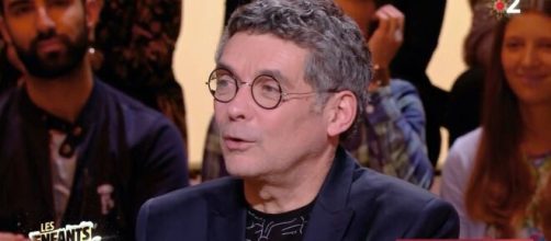 Thierry Moreau sur le plateau des Enfants de la Télé - Source : capture d'écran France 2