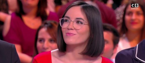 Une photo de la chroniqueuse de TPMP Agathe Auproux. Source : Capture d’écran C8