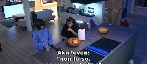 Aka7even parla di Martina e Raffaele innamorati.