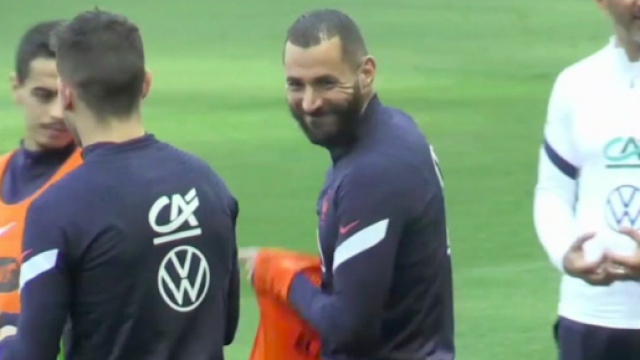 Karim Benzema mis à la même table que Giroud - Photo capture d'écran vidéo RMC
