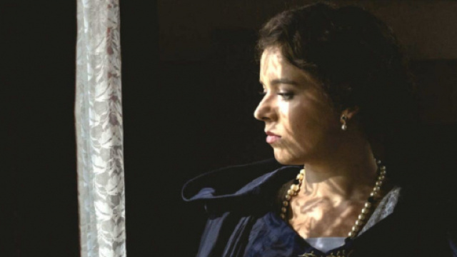 Una Vita, trame spagnole: Salmeron vorrà liberarsi della domestica Agustina.