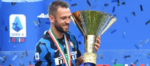 Inter, il Tottenham pensa a De Vrij.