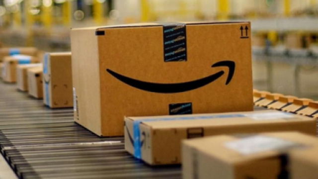 Amazon avvia le assunzioni per operatori di magazzino.