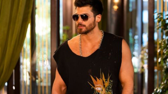 Can Yaman corteggiato da Rai e Mediaset.