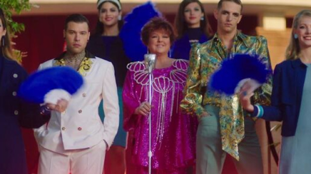 Codacons attacca Fedez per il videoclip di Mille: 'Il testo cita la nota bevanda americana'.