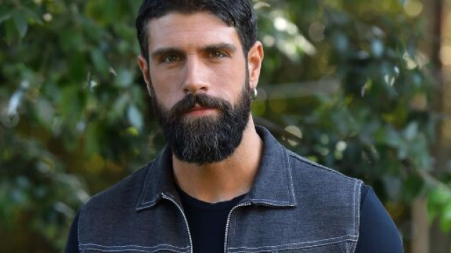 Gilles Rocca, paura con gli amici, prendono l'autostrada contromano: 'Stavamo per morire'.