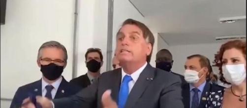 Bolsonaro manda jornalista calar a boca (Reprodução)