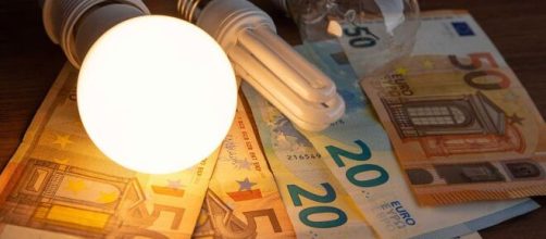 El Gobierno baja el IVA en la factura de la luz este jueves (RTVE)