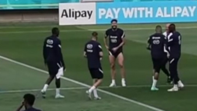 Le bel échange entre Giroud et Benzema - Photo capture d'écran vidéo YouTube
