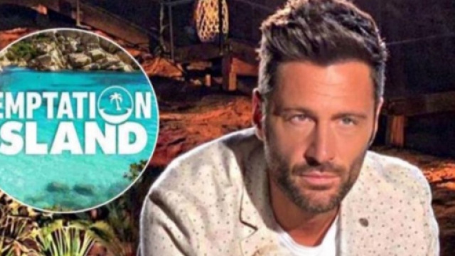 Temptation Island, papera di Filippo Bisciglia al falò: 'Mi è entrata in bocca una falena'.