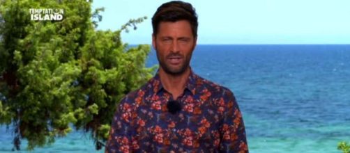 Temptation Island, Bisciglia sui falò: 'Può iniziare in qualunque momento della notte'.