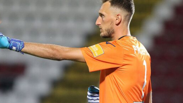 Crotone, Paleari nome per la porta.