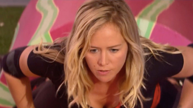 La chroniqueuse de TPMP Énora Malagré qui participe à Fort Boyard. Source : capture d’écran France 2