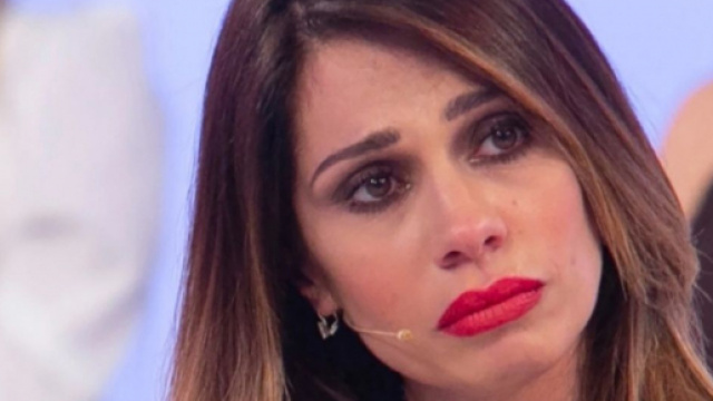 Uomini e Donne, Pamela Barretta seguita per strada: 'Nella mia città si aggira un maniaco'.