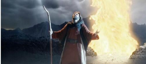 Moisés abre o Mar Vermelho em 'Gênesis' (Reprodução/Record TV)