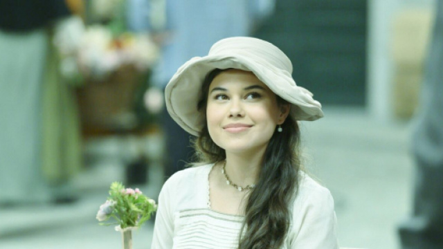 Una Vita anticipazioni spagnole: Camino inizia a interessarsi alla bella Anabel.