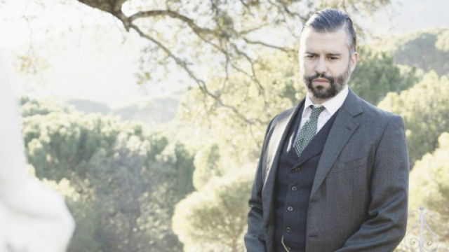 Una vita, puntate spagnole: Felipe piange sulla tomba di Marcia, Felicia innamorata.