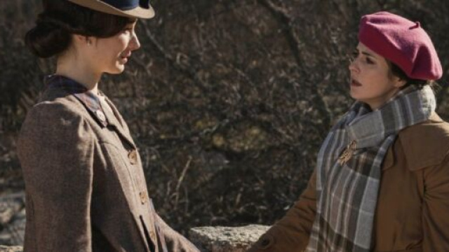 Una vita, trame Spagna: Maite parte per Parigi dopo essere stata scarcerata.