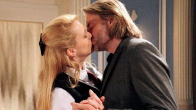 Tempesta d'amore, trame tedesche: Rosalie chieder&agrave; a Michael di prescriverle dei sonniferi.