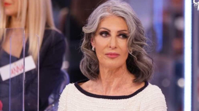 Uomini e Donne, Isabella Ricci ha sentito Aldo Farella: 'Mi ha mandato un messaggio'.