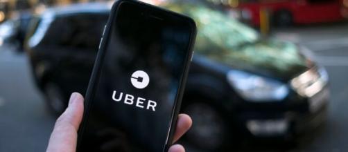 Aplicativo Uber não ofereceu defesa prévia para o motorista denunciado, segundo a Juíza (Arquivo Blasting News).