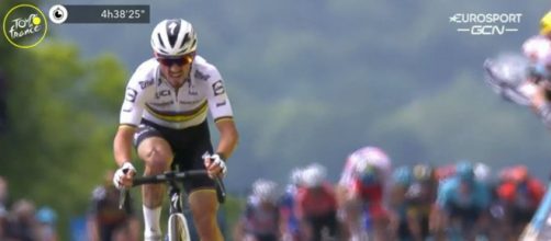 Julian Alaphilippe all'attacco nella prima tappa del Tour de France