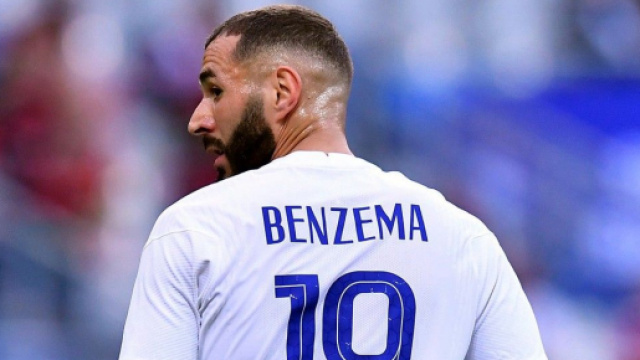 Karim Benzema sous le maillot des Bleus - Source : capture d'écran compte Twitter @RMadridFrance_