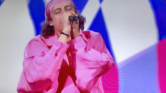 Sangiovanni sul palco di Battiti Live 2021.