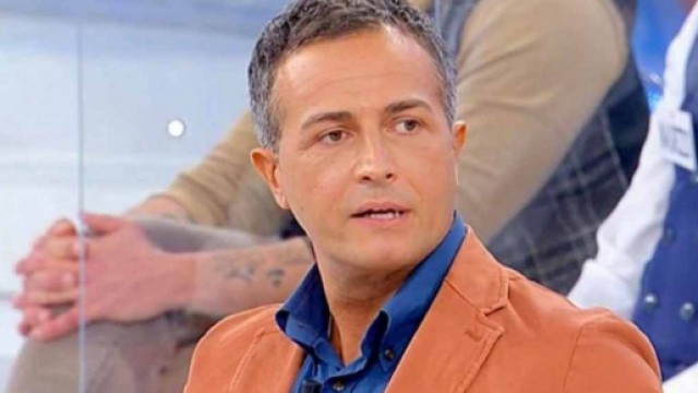 Uomini e Donne, Riccardo Guarnieri potrebbe essere vicino all'addio: voci di flirt con una mora misteriosa.