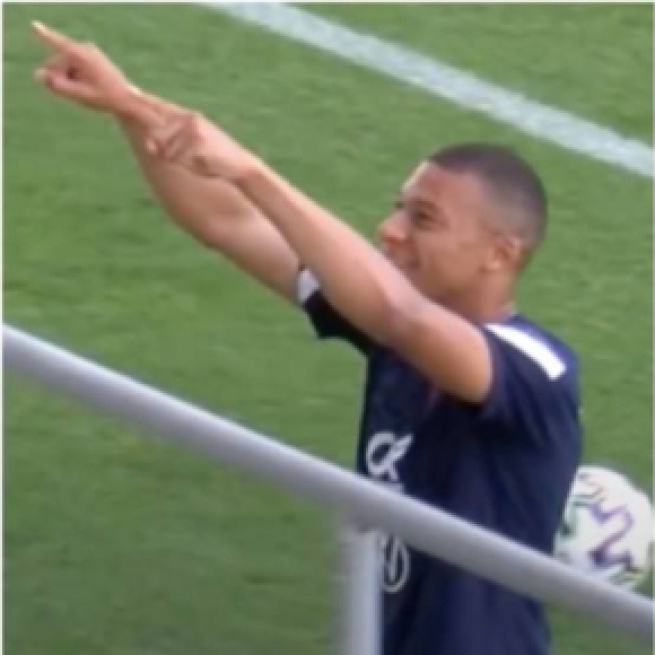 Mbappé toujours motivé pour marquer à l'entrainement. (capture Twitter équipe de France)
