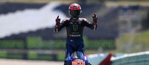Quarta vittoria in stagione per il francese della Yamaha che allunga sui diretti inseguitori.