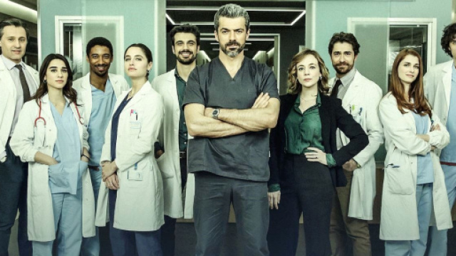 Doc - Nelle tue Mani, critiche a Luca Argentero: 'Una capra a recitare'.