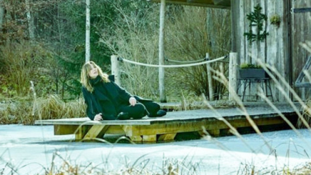 Tempesta d'amore, trame tedesche: Ariane cerca di essere felice per il tempo che le rimane.