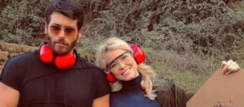 Diletta Leotta e Can Yaman: la madre di lui avrebbe dato l'approvazione per le nozze.