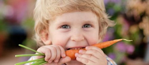 Como fazer crianças comerem alimentos saudáveis. (Arquivo Blasting News)