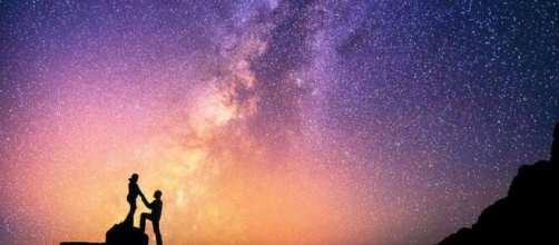 L'oroscopo di sabato 3 luglio: vibranti emozioni per Bilancia, bene Vergine.