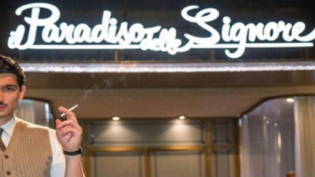 Filippo Scarafia interpreta Roberto Landi nella serie Il Paradiso delle Signore.