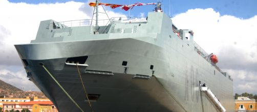 El imponente "Ysabel", nuevo buque logístico de la Armada Española. (Foto: Antonio Rodríguez)