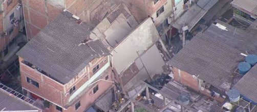 Prédio desaba na zona oeste do Rio de Janeiro (Reprodução/TV Globo)