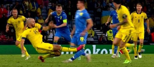 Le tacle dangereux de Danielson lors du match Suède - Ukraine - Source : capture d'écran BeIN Sport