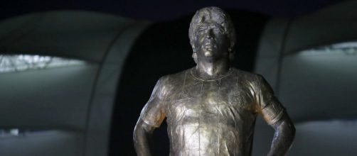 Une statue géante de Maradona inaugurée en Argentine (Credit : Goal en espanol et FAF)