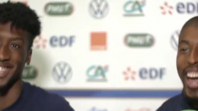 Presnel Kimpembe et Kingsley Coman morts de rire en interview. (crédit : Canal+ Sport, capture Twitter)