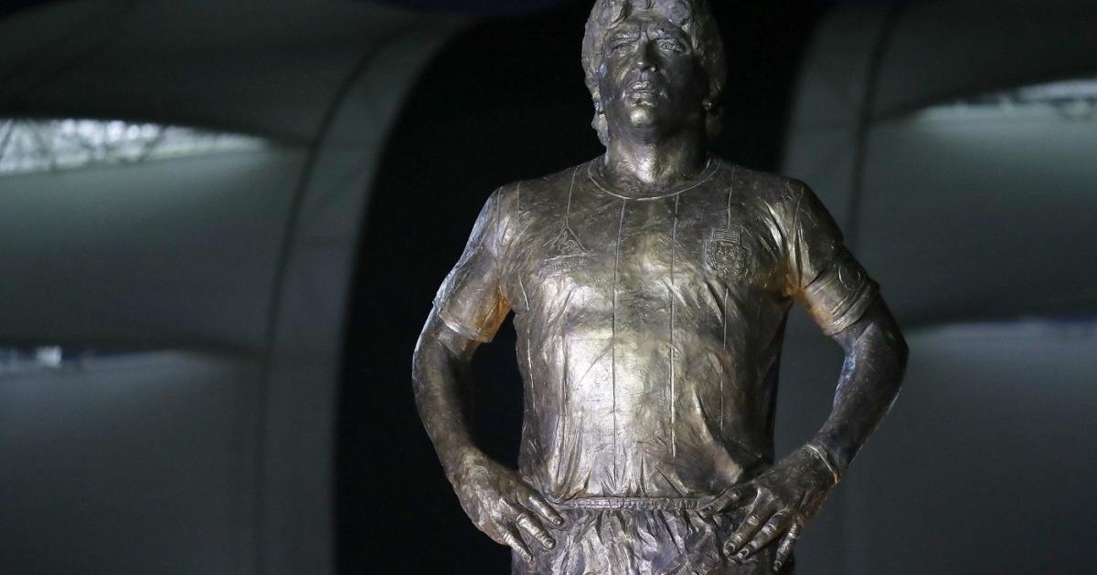 Inauguran estatua gigante de Maradona en Argentina