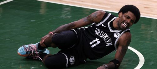 La smorfia di dolore di Kyrie Irving.