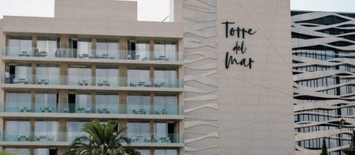 Ragazza caduta dal balcone a Ibiza: per le amiche sarebbe stato il fidanzato.