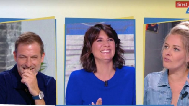 Un gros fou-rire a &eacute;clat&eacute; sur le plateau de L'Equipe d'Estelle. (cr&eacute;dit photo - captures d'&eacute;cran vid&eacute;o L'&eacute;quipe d'Estelle)